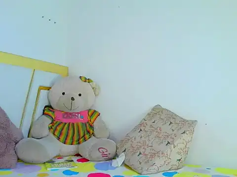 Snapshot of DayanaWood chatting on 10-17-25, 02:19 DayanaWood online show from 10-17-25, 02:19