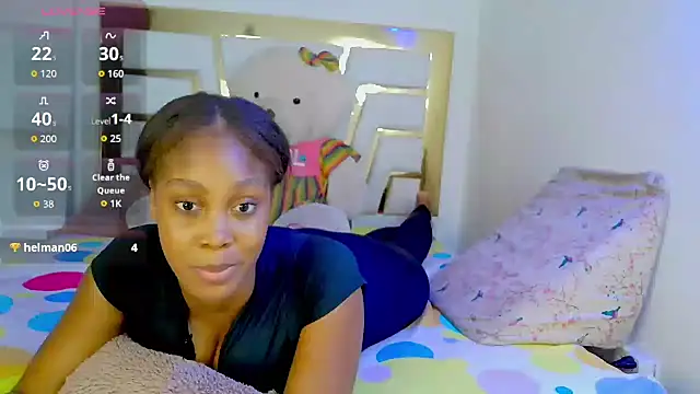 Snapshot of DayanaWood chatting on 11-19-25, 02:55 DayanaWood online show from 11-19-25, 02:55