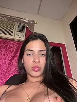 Snapshot of violetta-brown1 chatting on 09-15-25, 03:50 violetta-brown1 online show from 09-15-25, 03:50