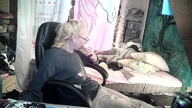 Ombeline1 online show from 02-25-25, 02:11