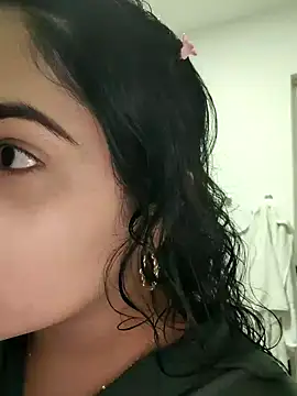 Lia Hurley online show from 01-17-25, 04:47