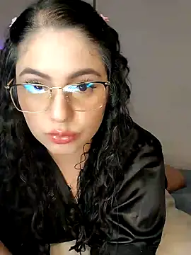 Lia Hurley online show from 01-27-25, 07:35