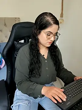 Lia Hurley online show from 03-22-25, 08:37