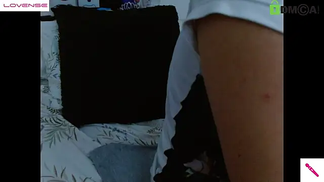 Snapshot of Hot_Candy_ chatting on 02-28-25, 10:20 Hot Candy online show from 02-28-25, 10:20