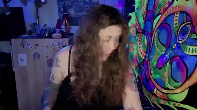 Snapshot of SophiePure chatting on 05-18-26, 11:27 SophiePure online show from 05-18-26, 11:27