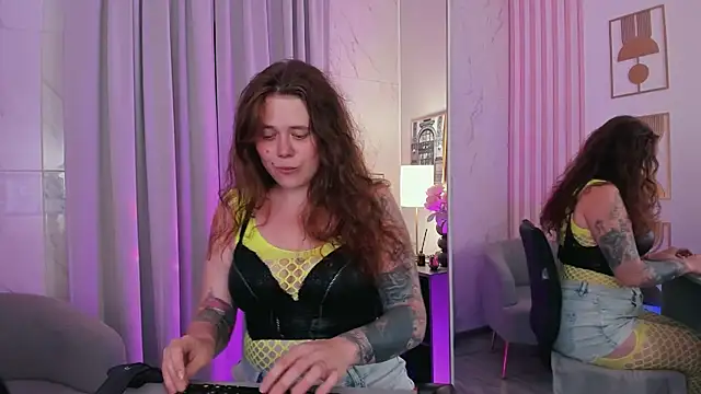 Snapshot of SophiePure chatting on 08-01-26, 09:03 SophiePure online show from 08-01-26, 09:03