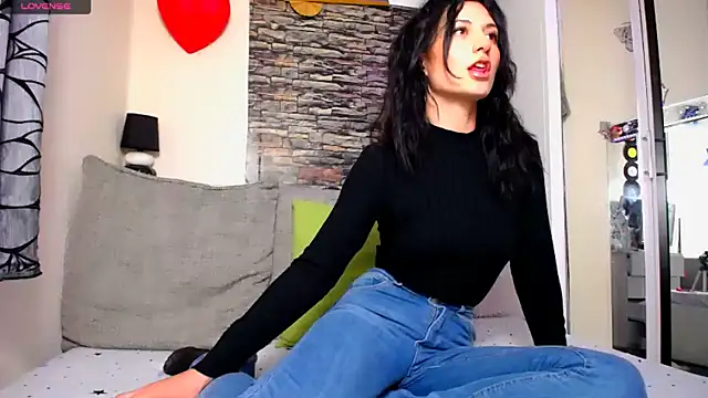 Snapshot of Angelique_An chatting on 03-18-25, 06:15 Angelique An online show from 03-18-25, 06:15