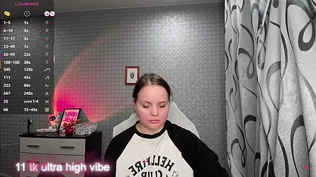 flower sarah  online show from 10-30-25, 09:26