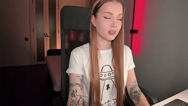 Midnight Mi online show from 10-19-25, 03:34