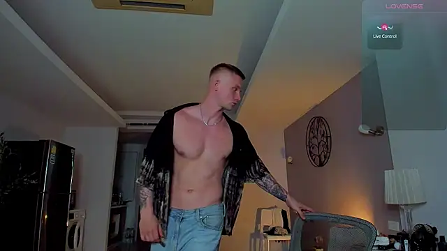 Samuel Andrew online show from 04-12-26, 03:33