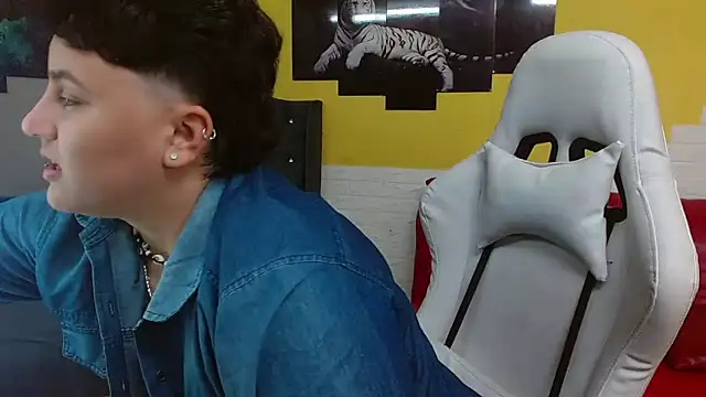 isabeautyx19 online show from 04-11-26, 02:16