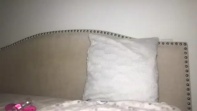 Snapshot of xoxcatt chatting on 02-12-25, 04:23 xoxcatt online show from 02-12-25, 04:23