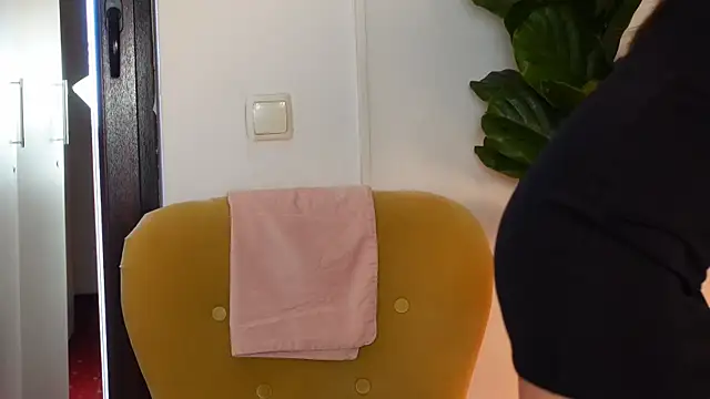 NinaCrystal1 online show from 04-10-26, 07:46