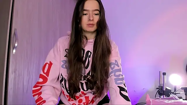 Snapshot of aalyce_syn chatting on 11-27-25, 05:04 aalyce syn online show from 11-27-25, 05:04