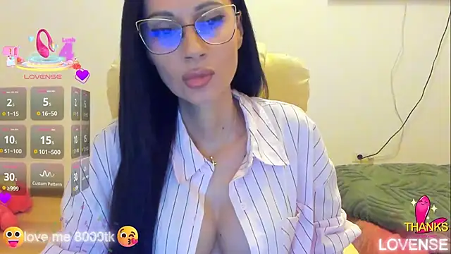 Snapshot of kissnicol32 chatting on 11-17-25, 04:24 kissnicol32 online show from 11-17-25, 04:24