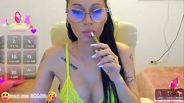 Snapshot of kissnicol32 chatting on 11-22-25, 04:39 kissnicol32 online show from 11-22-25, 04:39