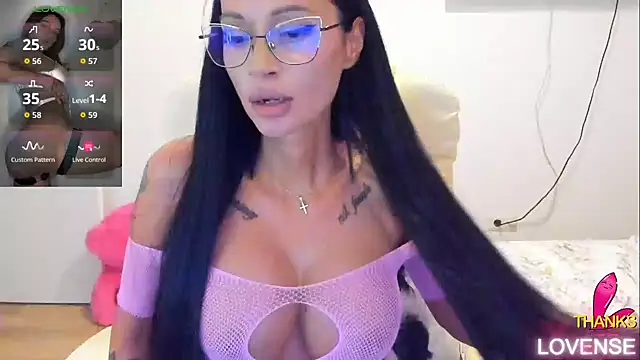 Snapshot of kissnicol32 chatting on 07-11-26, 03:26 kissnicol32 online show from 07-11-26, 03:26