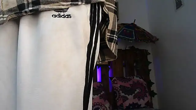 Snapshot of SARA_VAL3NTINA_ chatting on 03-15-25, 09:30 SARA VAL3NTINA online show from 03-15-25, 09:30