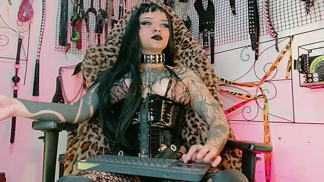 Snapshot of Agatha_BDSM chatting on 04-30-26, 08:57 Agatha BDSM online show from 04-30-26, 08:57