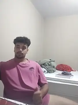 Snapshot of Xcumshot33 chatting on 02-14-25, 03:11 Xcumshot33 online show from 02-14-25, 03:11