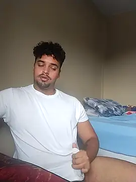 Snapshot of Xcumshot33 chatting on 03-19-25, 01:18 Xcumshot33 online show from 03-19-25, 01:18