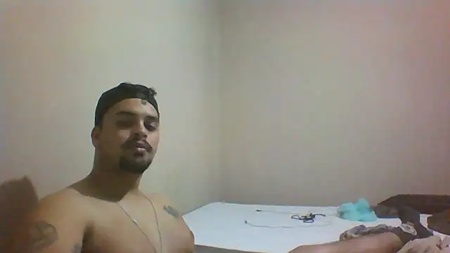 Snapshot of Xcumshot33 chatting on 10-06-25, 01:14 Xcumshot33 online show from 10-06-25, 01:14