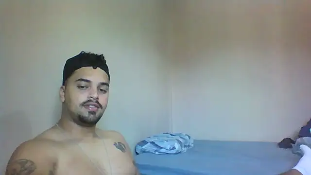 Snapshot of Xcumshot33 chatting on 10-16-25, 01:01 Xcumshot33 online show from 10-16-25, 01:01