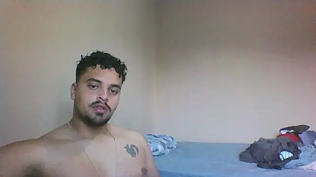 Snapshot of Xcumshot33 chatting on 10-17-25, 08:00 Xcumshot33 online show from 10-17-25, 08:00