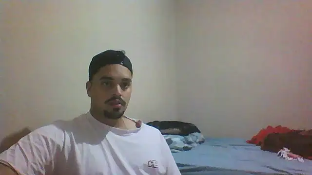 Snapshot of Xcumshot33 chatting on 10-21-25, 03:29 Xcumshot33 online show from 10-21-25, 03:29