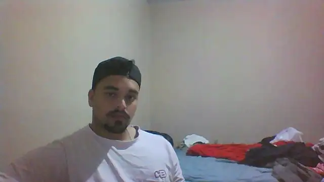 Snapshot of Xcumshot33 chatting on 10-24-25, 03:03 Xcumshot33 online show from 10-24-25, 03:03