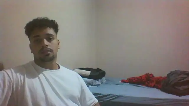 Snapshot of Xcumshot33 chatting on 11-08-25, 04:01 Xcumshot33 online show from 11-08-25, 04:01