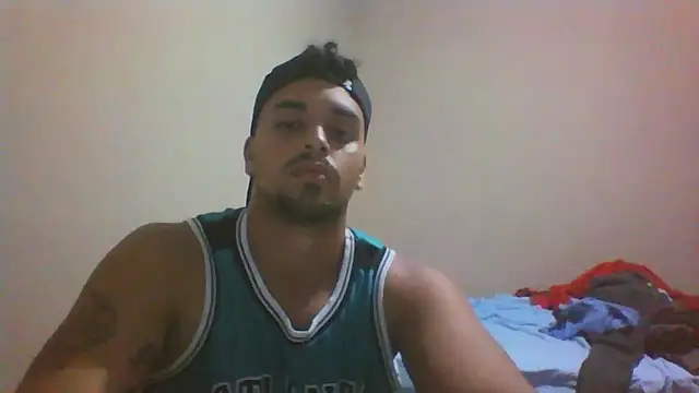 Snapshot of Xcumshot33 chatting on 12-17-25, 03:23 Xcumshot33 online show from 12-17-25, 03:23