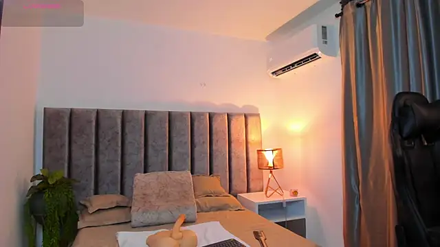 SamanthaSmithx online show from 07-18-26, 12:15