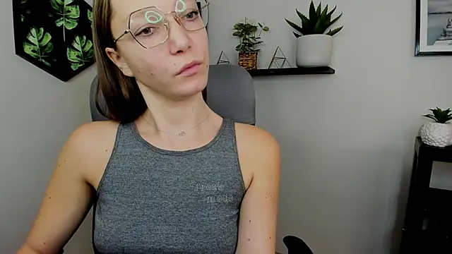 EmillyPlay online show from 12-17-24, 10:23