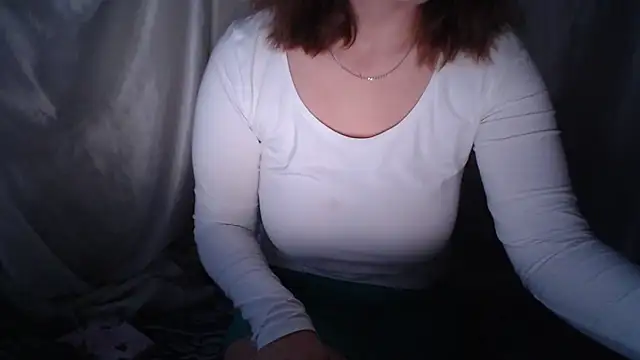 Burberrry  online show from 11-10-25, 03:00