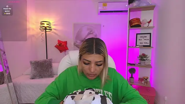 Snapshot of SALOOMEE__ chatting on 03-11-25, 11:01 SALOOMEE online show from 03-11-25, 11:01