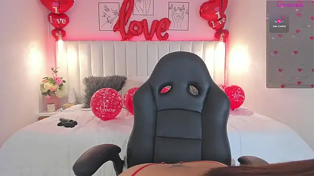 Snapshot of ivy_collins chatting on 02-15-25, 01:10 ivy collins online show from 02-15-25, 01:10