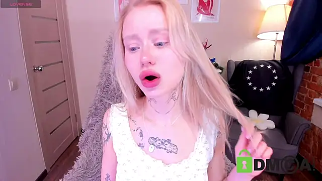 Snapshot of MalenaErnman chatting on 01-15-25, 10:27 MalenaErnman online show from 01-15-25, 10:27