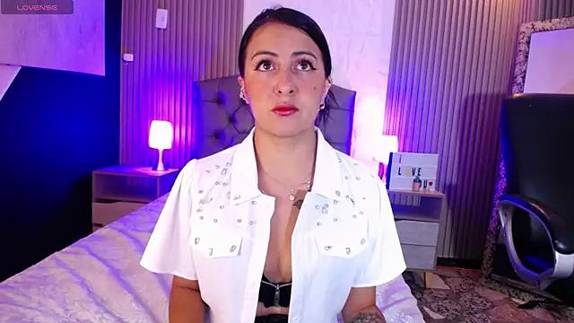 Snapshot of isabella_smith_ chatting on 02-08-25, 01:01 isabella smith online show from 02-08-25, 01:01