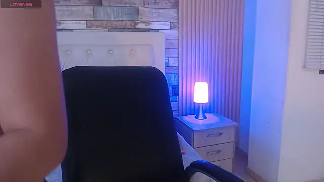 Snapshot of isabella_smith_ chatting on 10-07-25, 04:59 isabella smith online show from 10-07-25, 04:59