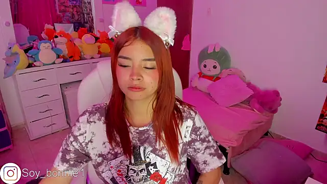 Snapshot of bonnie_moon chatting on 12-10-24, 01:54 bonnie moon online show from 12-10-24, 01:54