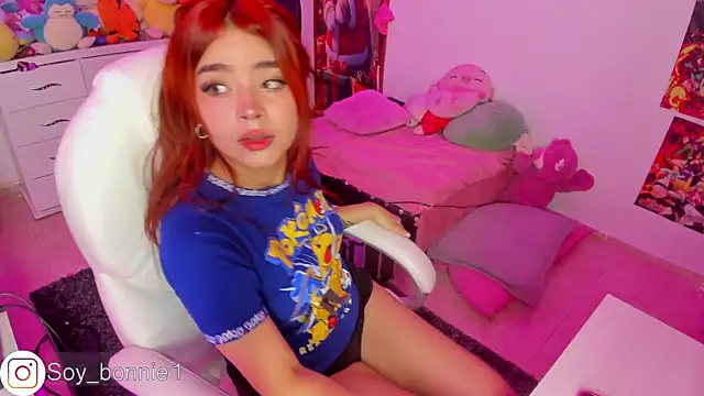 Snapshot of bonnie_moon chatting on 12-13-24, 01:59 bonnie moon online show from 12-13-24, 01:59