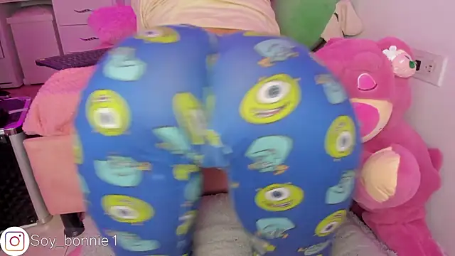 Snapshot of bonnie_moon chatting on 12-22-24, 02:49 bonnie moon online show from 12-22-24, 02:49