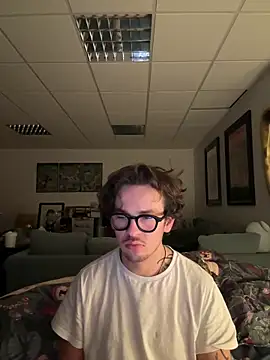 Snapshot of hardmecl chatting on 12-13-24, 10:45 hardmecl online show from 12-13-24, 10:45