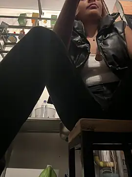 Snapshot of pamell_col chatting on 12-06-24, 11:36 pamell col online show from 12-06-24, 11:36