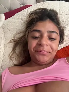 Snapshot of pamell_col chatting on 11-11-25, 01:55 pamell col online show from 11-11-25, 01:55