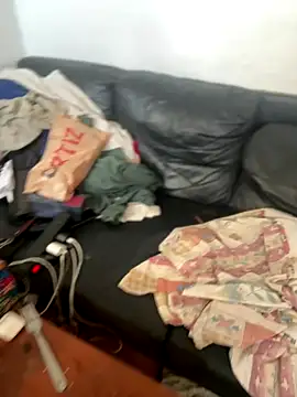 Snapshot of Youns98 chatting on 09-25-25, 04:43 Youns98 online show from 09-25-25, 04:43