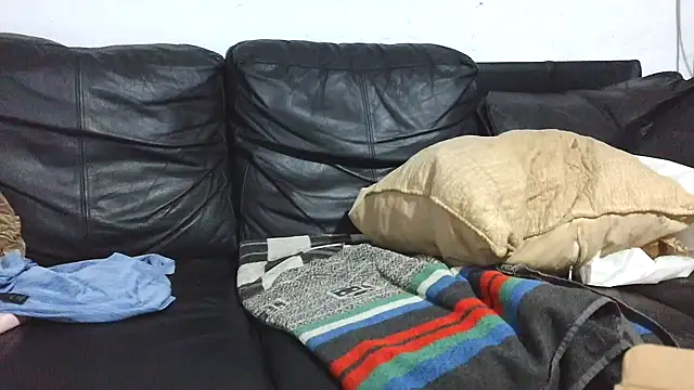 Snapshot of Youns98 chatting on 10-09-25, 08:51 Youns98 online show from 10-09-25, 08:51