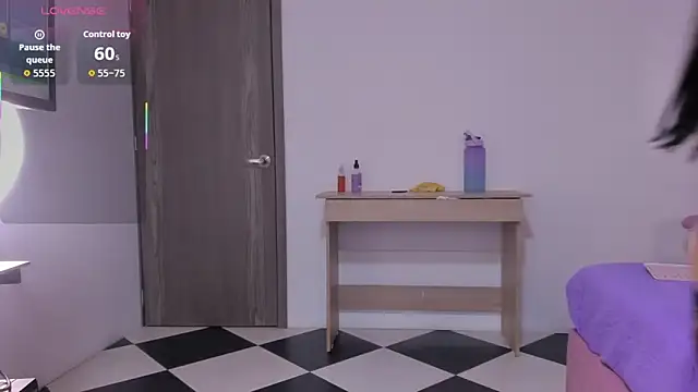 Snapshot of alexa_pariss chatting on 10-07-25, 08:17 alexa pariss online show from 10-07-25, 08:17