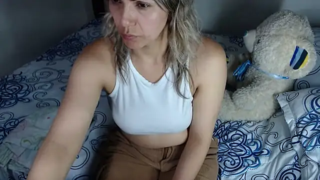 Chantal hott online show from 04-12-26, 08:25